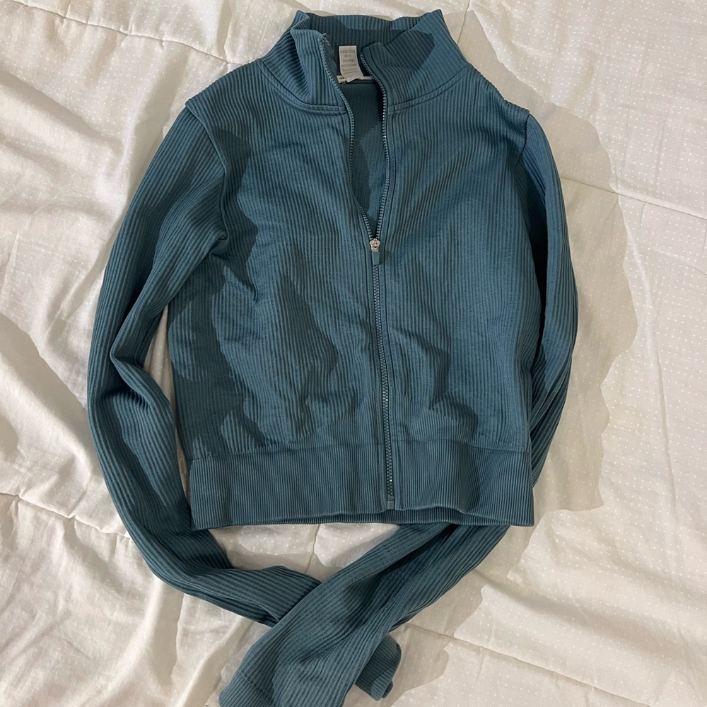 Teal Jacket with Streamlined Design and Full Zipper